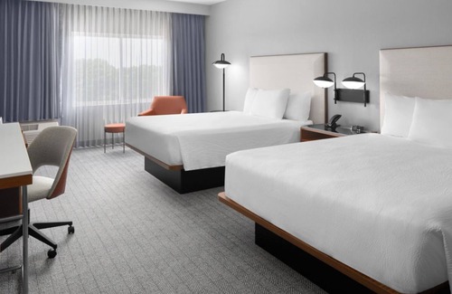Oldsmar Hotel | Heated Outdoor Pool Stay in Tampa Oldsmar! On-site restaurant & Parking