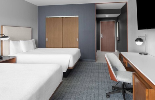 Oldsmar Hotel | Heated Outdoor Pool Stay in Tampa Oldsmar! On-site restaurant & Parking