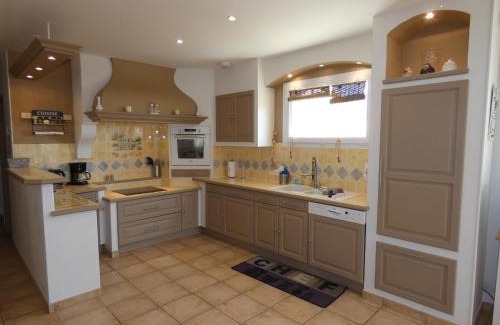 Saint-Paul-Trois-Chateaux Villa | Heated Pool & Scenic Terrace