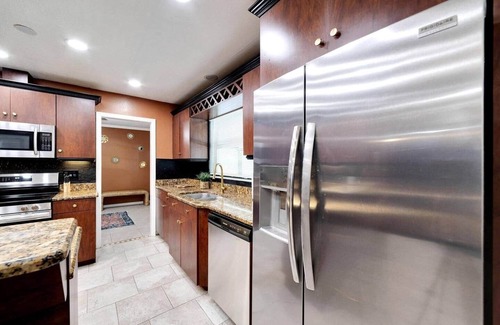 Bearss Plaza House | Heated Pool | 85"TV | Mini-Golf | Busch Gardens