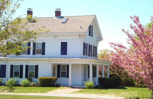 West Dennis House | Heated Pool, 5 bdrm, 3 sitting rooms, 2 porches, central air, ample parking