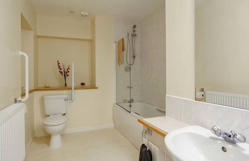 Latheronwheel Cabin | Heated pool, 6 beds/4 baths - Sleeps up to 14 - stunning views in the Highlands