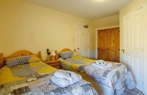Latheronwheel Cabin | Heated pool, 6 beds/4 baths - Sleeps up to 14 - stunning views in the Highlands
