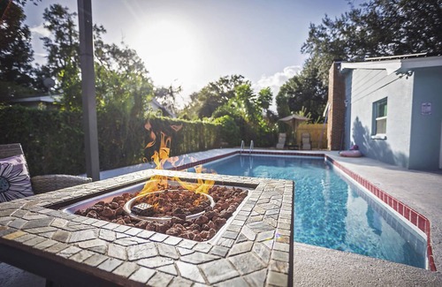 Seffner Community Alliance House | HEATED POOL 8 FEET DEEP AND FIRE PIT BLISSFUL 4 BR HOME CLOSE TO EVERYTHING