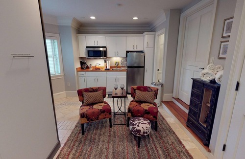 Savannah Victorian District Apartment | Heated Pool Access | 5*Clean | Flex Cancelation