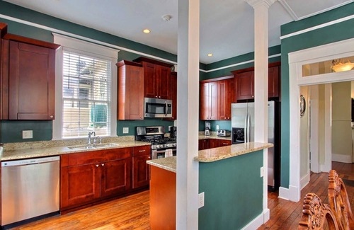 Historic Downtown Savannah House | Heated Pool Access | 5*Clean | Flex Cancelation