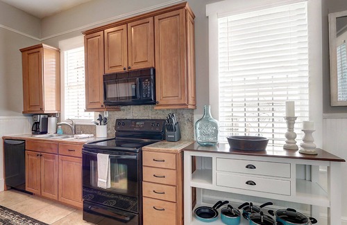 Dixon Park Apartment | Heated Pool Access | 5*Clean | Flex Cancelation