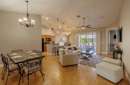 Cape Coral House | Heated pool and hot tub - Sleeps 6 - large backyard