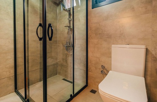 Yanik House | Heated Pool and Jacuzzi Bungalow