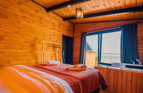 Yanik House | Heated Pool and Jacuzzi Bungalow