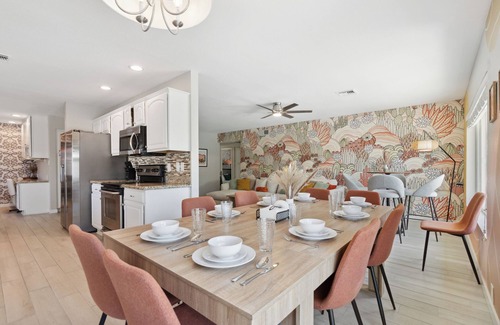 Covey House | Heated Pool, Basketball, Mini Golf! Games Paradise