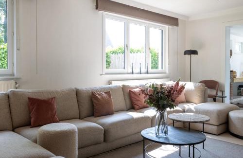 Koksijde-Bad House | Heated Pool & Beach Access, cleaning included