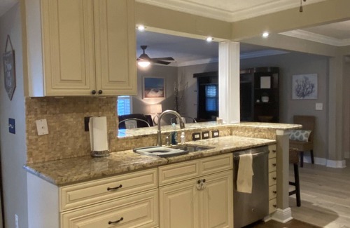 Sarasota House | HEATED pool, bike to Siesta, quiet street, 1 MILE to beach INTACT after storm