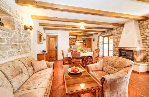 Smoljanci House | Heated pool, boat trips, barbecue, WiFi, bicycles, table tennis