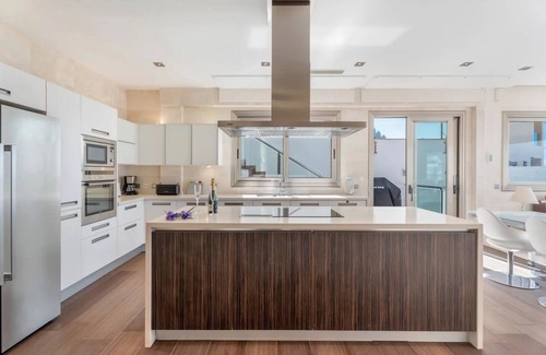 San Eugenio Villa | Heated Pool, Elevator, Gym, Sauna, Jacuzzi, Air Con - ALL included in the price