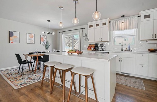 Wausau House | Heated Pool-Fireplace-Game Room-TheaterLounger-Dogs OK