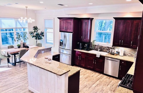 Downtown Historic District House | Heated Pool, Heart of St.Augustine, Huge House Charming Backyard Dining, Dogs Ok