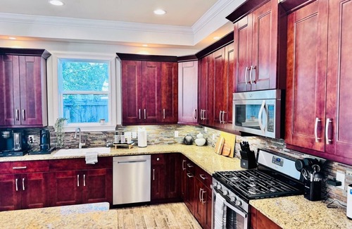 Downtown Historic District House | Heated Pool, Heart of St.Augustine, Huge House Charming Backyard Dining, Dogs Ok