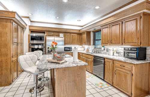 Wheatland House | HEATED POOL, HOT TUB, AMAZING TURF, GAMES GALORE LUXURY VILLA IN OKC