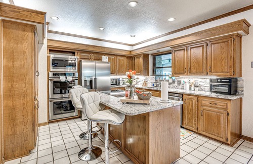 Wheatland House | HEATED POOL, HOT TUB, AMAZING TURF, GAMES GALORE LUXURY VILLA IN OKC