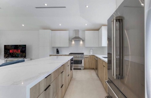 Delray Beach House | Heated Pool, Hot Tub, Pickleball & Putting Green