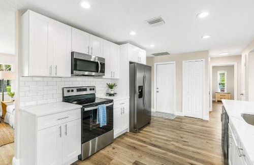 Clearwater House | Heated Pool Hot tub Clearwater & Dunedin Pet Friendly