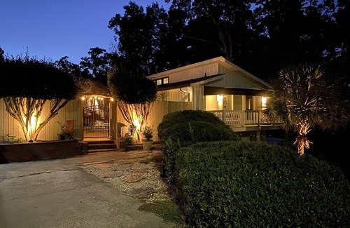 Augusta House | Heated pool-Hot tub-Dog friendly-3 Living spaces- 5BR; 4bath; 2mi to Master’s