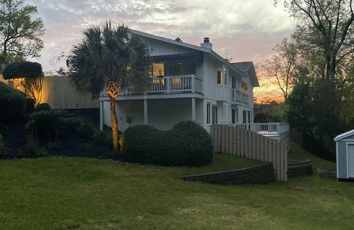 Augusta House | Heated pool-Hot tub-Dog friendly-3 Living spaces- 5BR; 4bath; 2mi to Master’s
