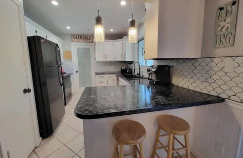 West Tree Angels House | Heated Pool, Hot Tub, Golf - Glendale Glam House