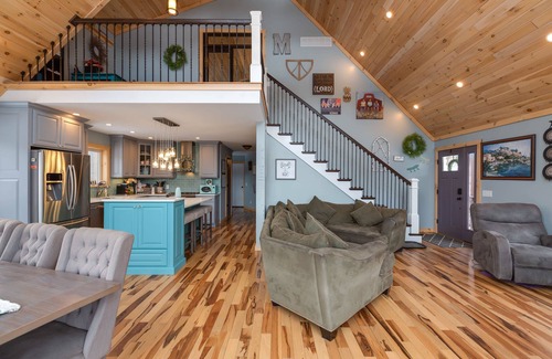 Alpine House | Heated Pool, Hot tub, pickleball, Sleeps 10, 70 acres to explore. Copper Ridge