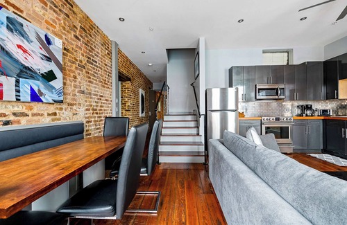 Central Business District Condo | Heated Pool, Hot Tubs, & Style Near French Qtr – Great for Families & Groups