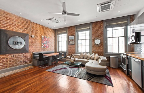 Central Business District Condo | Heated Pool, Hot Tubs, & Style Near French Qtr - Great for Families & Groups