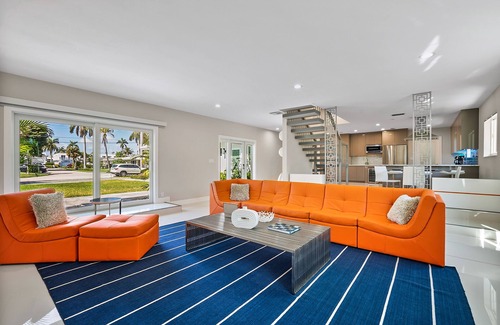 Dolphin Isles House | Heated Pool & Hot Tub! Walk to Beach, Restaurants & Water Taxi!