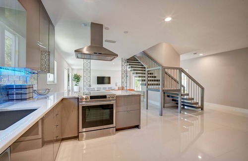 Dolphin Isles House | Heated Pool & Hot Tub! Walk to Beach, Restaurants & Water Taxi!