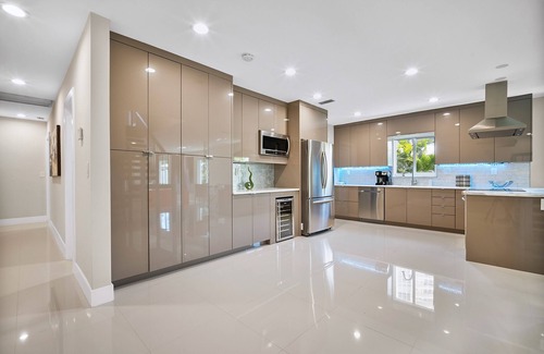 Dolphin Isles House | Heated Pool & Hot Tub! Walk to Beach, Restaurants & Water Taxi!