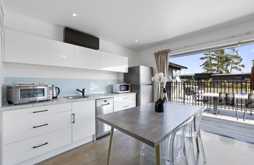 Mangawhai Heads Apartment | Heated Pool in the Heads Ultimate Holiday or Golfers Retreat with Air Con