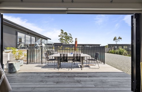 Mangawhai Heads Apartment | Heated Pool in the Heads Ultimate Holiday or Golfers Retreat with Air Con
