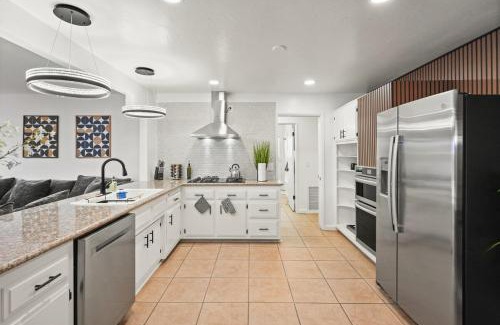 East Hemet House | Heated Pool - Jacuzzi - Firepit - Game Room