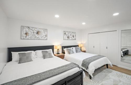East Hemet House | Heated Pool - Jacuzzi - Firepit - Game Room