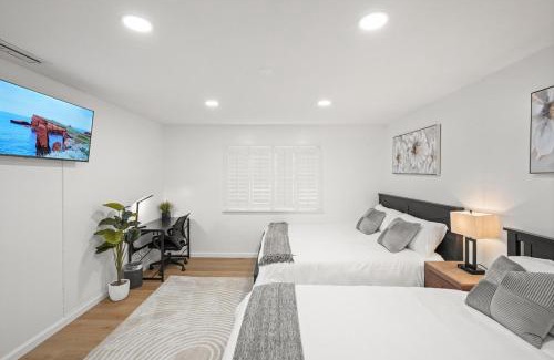 East Hemet House | Heated Pool - Jacuzzi - Firepit - Game Room