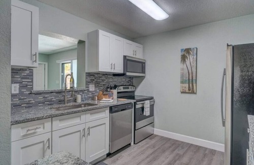 Pinellas Park House | Heated Pool Lanai Pet OK Beaches Nearby