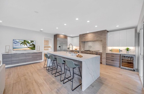 Poinsettia Heights House | Heated pool/Lush Tropical Surrounding/Castaway Key/RESlDENCES