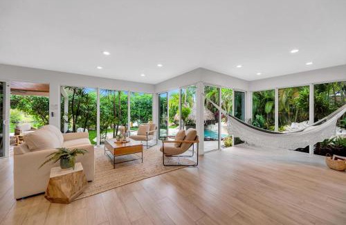 Poinsettia Heights House | Heated pool Lush Tropical Surrounding Castaway Key RESlDENCES