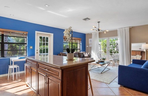 River Oaks House | Heated Pool Peaceful Garden Villa Resort Style