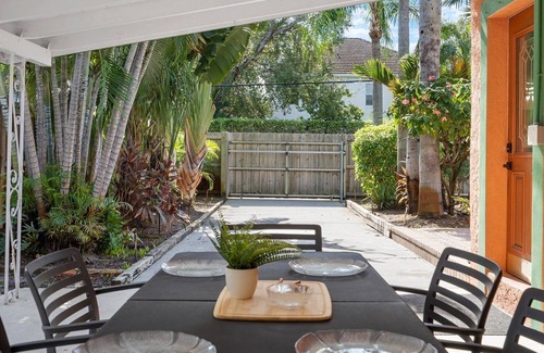 River Oaks House | Heated Pool Peaceful Garden Villa Resort Style