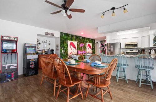 Grove City House | Heated Pool Pet Friendly Sleeps 9 Family