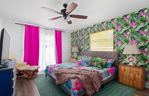Grove City House | Heated Pool Pet Friendly Sleeps 9 Family