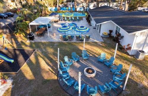 Town N County Park House | Heated Pool, Pickleball, basketball, putting green -3 King beds