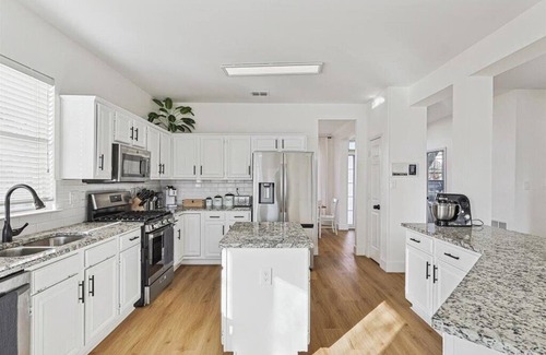 DeSoto House | ❤ Heated pool, Private Gym, Gaming room & Pizza oven-Your perfect Vacation ❤