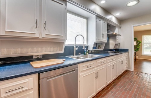 Northwest Dallas House | Heated Pool, Shuffleboard, Putting Green, GM RM!